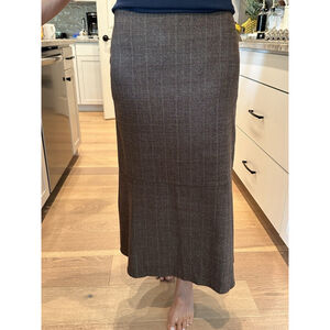Larry Levine Woman's Stretch Midi Skirt - Size 6